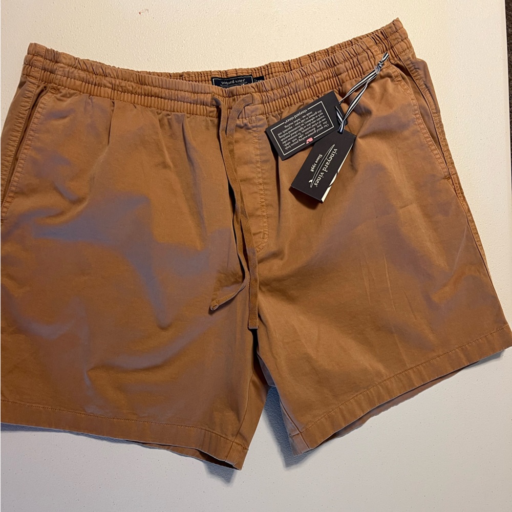 Vineyard Vines NWT khaki shorts